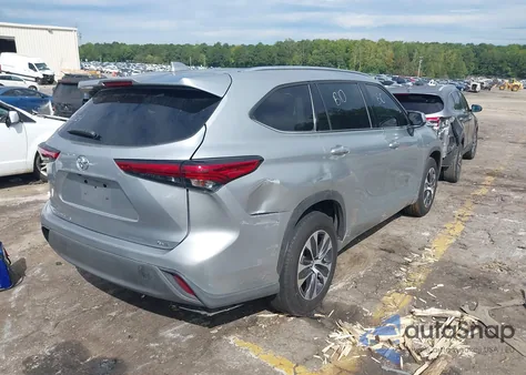 2021 Toyota Highlander Xle z USA, uszkodzony, nr VIN 5TDGZRAH0MS522675